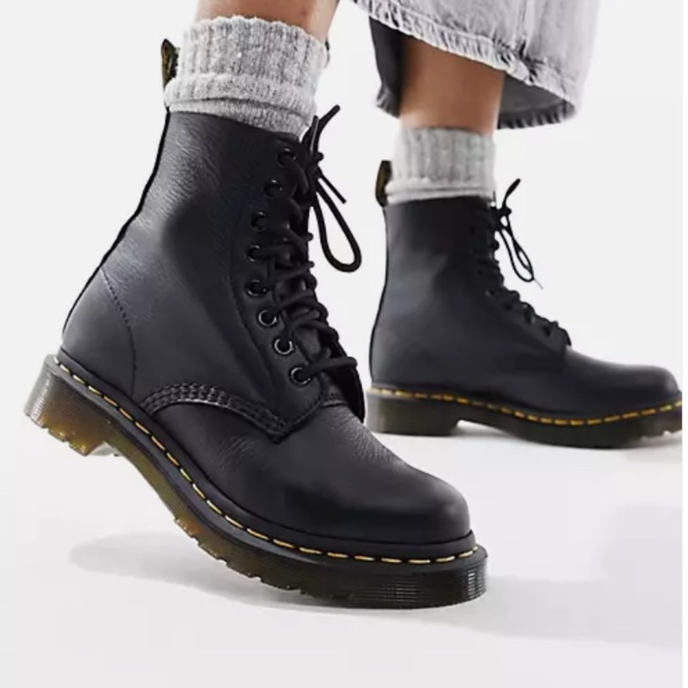 Dr. Martens Pascal Virginia 8-Eye Combat Black Leather Boots Sz 6/EU 7